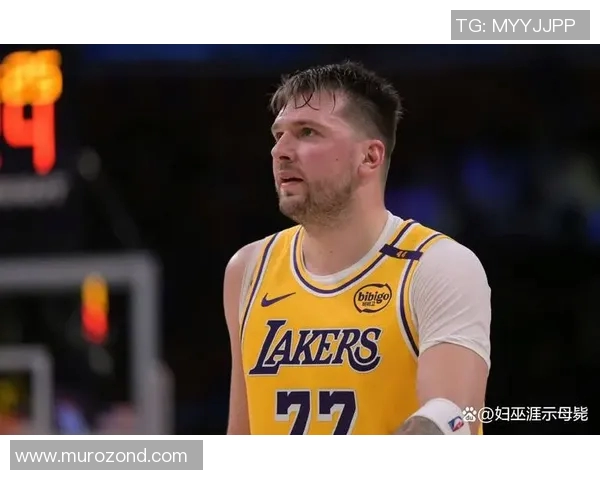 惊艳全场,湖人队东契奇在90英尺外投进一记令人瞩目的超远三分 惊艳全场,湖人队东契奇在90英尺外投进一记令人瞩目的超远三分