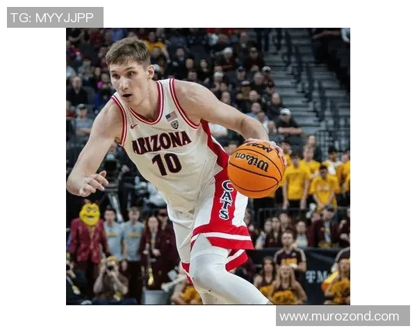 埃奇库姆绝杀三分命中，科沃德遗憾绝平未中，76人客场涉险过关