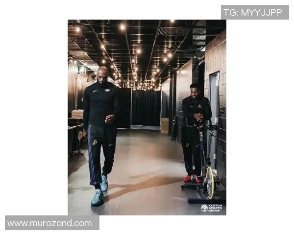 布朗尼反击一条龙单臂劈扣！老爹詹姆斯：上面的空气与众不同啊！